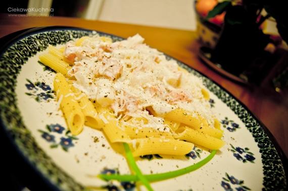 Penne rigato al salmone e asparagi