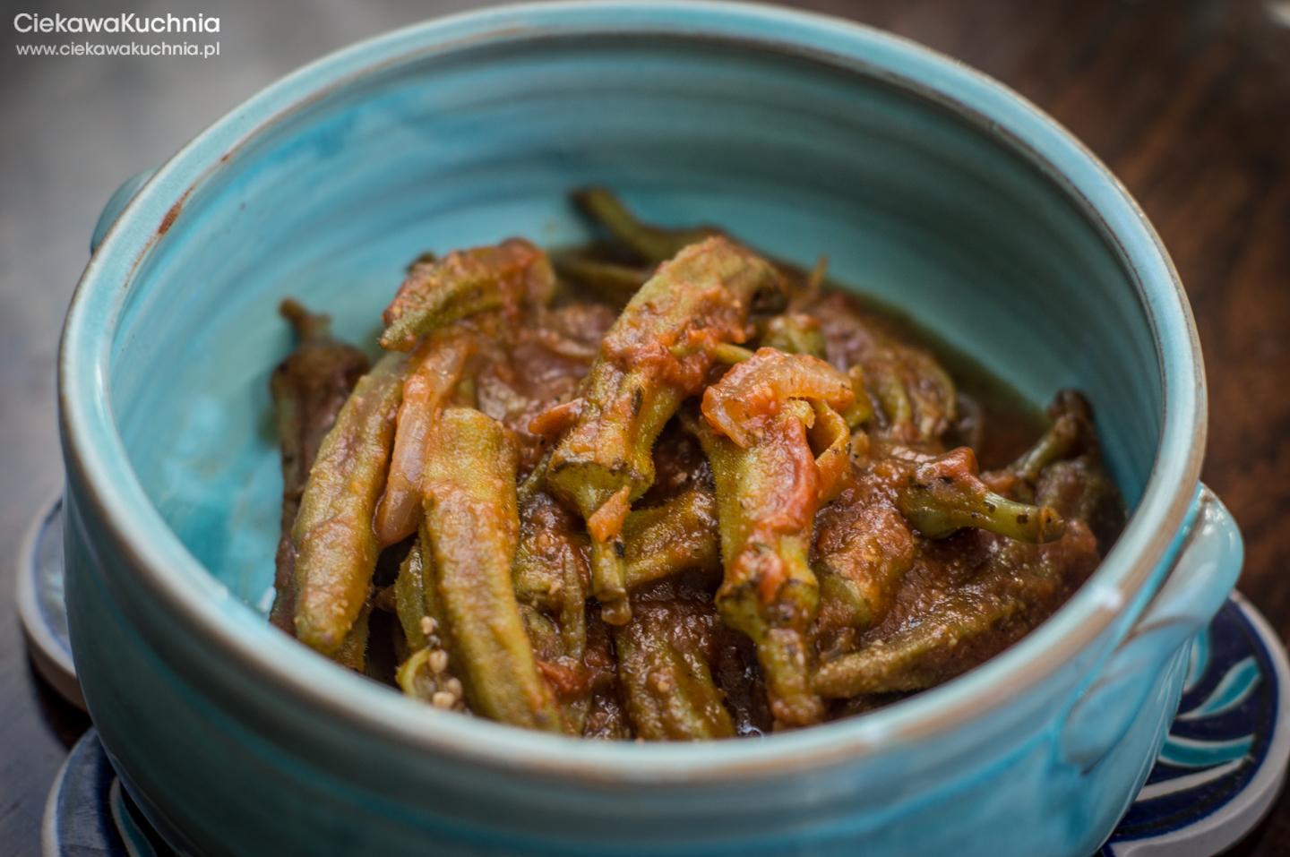 Okra w pomidorach